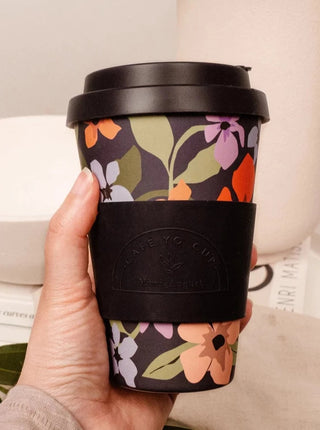 Tasse réutilisable Café Yo Mimi & August, tasse noire fleurie. Parfaite idée de cadeau pour femme.