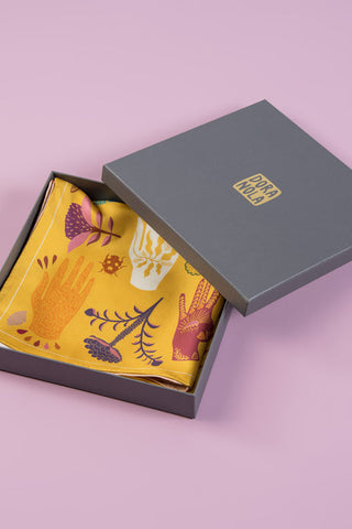 DORA NOLA Foulard en Soie 90 - Le Gardien