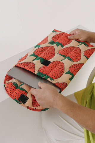BAGGU Housse d'Ordinateur 16" - Fraise