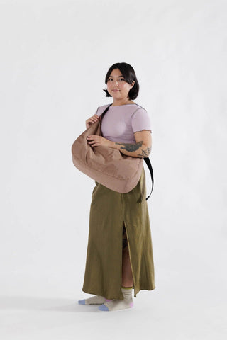 BAGGU Sac Large Crescent Nylon - Cacao