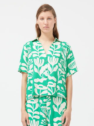 Chemise verte à motif de fleur Compania Fantastica vendu à Montréal.