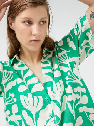 Chemise verte à motif de fleur Compania Fantastica vendu à Montréal.