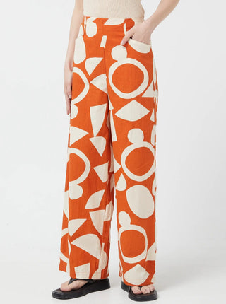 Pantalon orange motif asymétrique crème Compania Fantastica vendu à Montréal.