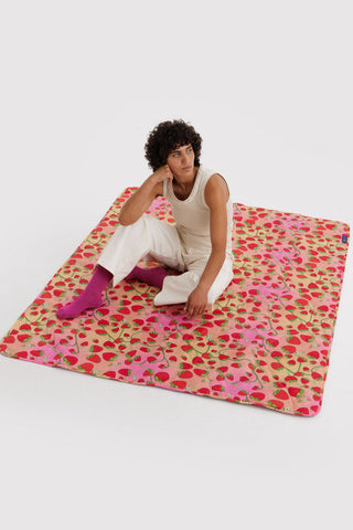 BAGGU  Couverture Pique-Nique Puffy - Fleurs et fraises