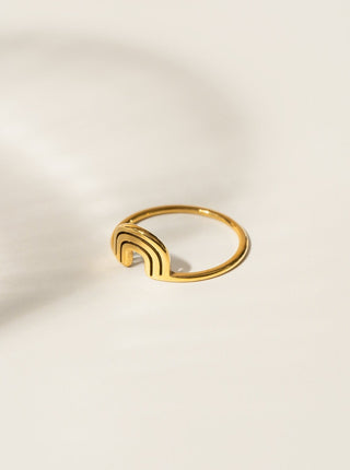 Bague or avec un arc-en-ciel. Montreal designer boutique.