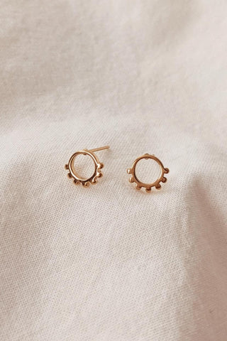 Boucles d'oreilles Jimma Mimi & August, en acier inoxydable plaqué or. Fabriquées à la main, parfaite idée de cadeau pour une femme.