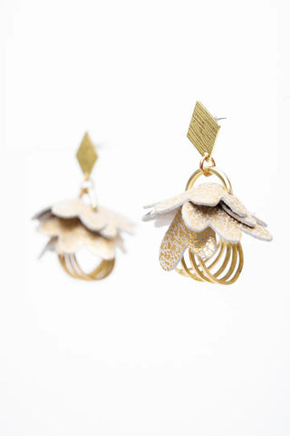 VEINAGE Snow Flower Earrings