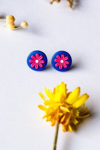 SLOW DAY STUDIOS Dainty Mini Daisy Earrings - Blue and Pink