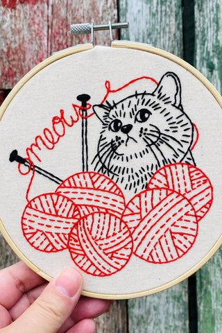 HOOK LINE & TINKER Kit de Broderie - Chaton et Tricot