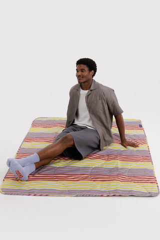 BAGGU  Couverture Pique-Nique Puffy - Gradient Stripe Multi