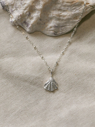 WEST COAST Delicate Pearl Necklace