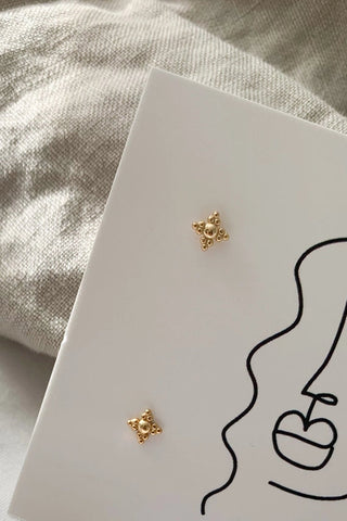 NAMASTE JEWELRY Clous d'oreilles Aura