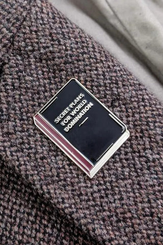 BADABOÖM STUDIO Pin's - Domination du Monde