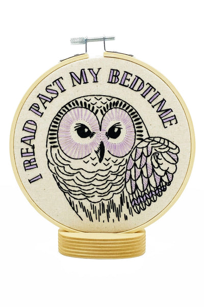 HOOK LINE & TINKER Kit de Broderie - I Read Past my Bedtime