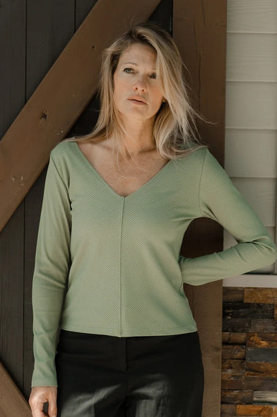LOUVE Chandail V-Neck Rib - Sauge