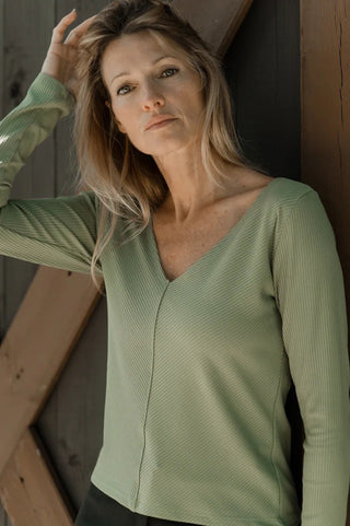 LOUVE Chandail V-Neck Rib - Sauge