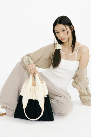 PLEATS MAMA Sac 2 Way Shopper Bag - Blanc et Noir