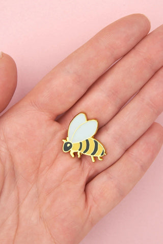 COUCOU SUZETTE Pin's Abeille