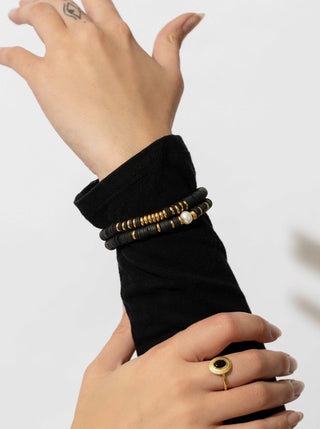 Bracelet à mini anneau blanc. Montreal designer boutique.