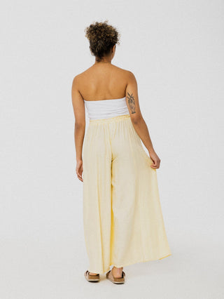 Pantalon jaune pastel ample et confortable avec élastique à la taille. Designer québécois.