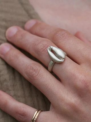 WEST COAST Cowrie Ring - Silver