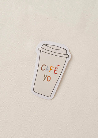 Autocollant en vinyle représentant une tasse à café avec inscrit "café yo". Parfait idée cadeau pour femme.