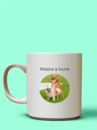 OUI MANON Tasse - Mitaine à four, tasse qui représente des chiens et des gants pour le four. Imprimée à Montréal.