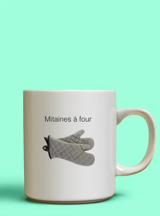 OUI MANON Tasse - Mitaine à four, tasse qui représente des chiens et des gants pour le four. Imprimée à Montréal.